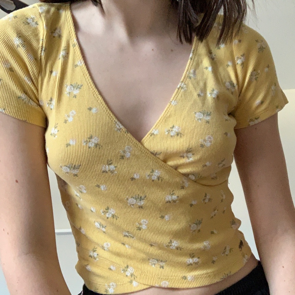 hollister crop tee